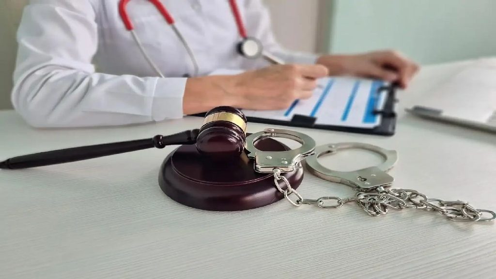 قصور پزشکی و مسئولیت پزشک در قبال بیمار